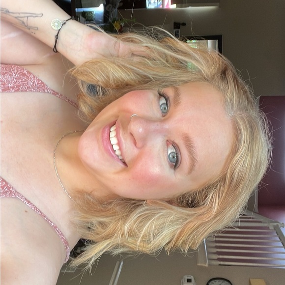 Meet your Posher, Erika - Picture 1 of 1